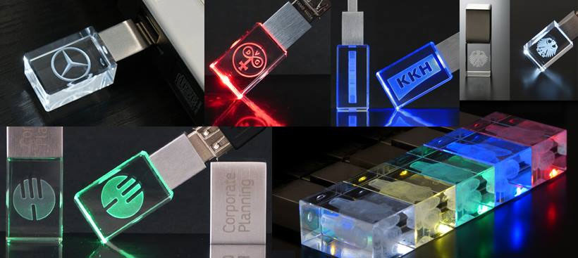 USB Sticks aus Glas mit verschiedenen Logos und LED-Farben